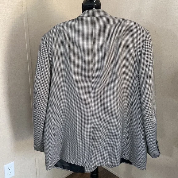 Irvine Park sport coat size 46. - Picture 3 of 5